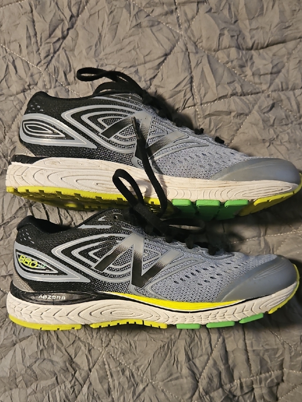 Boys New Balance 880v7 Running Shoes Size 4
